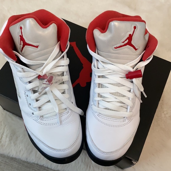 Air Jordan 5 Retro 'Fire Red' 2020 - Picture 2 of 5